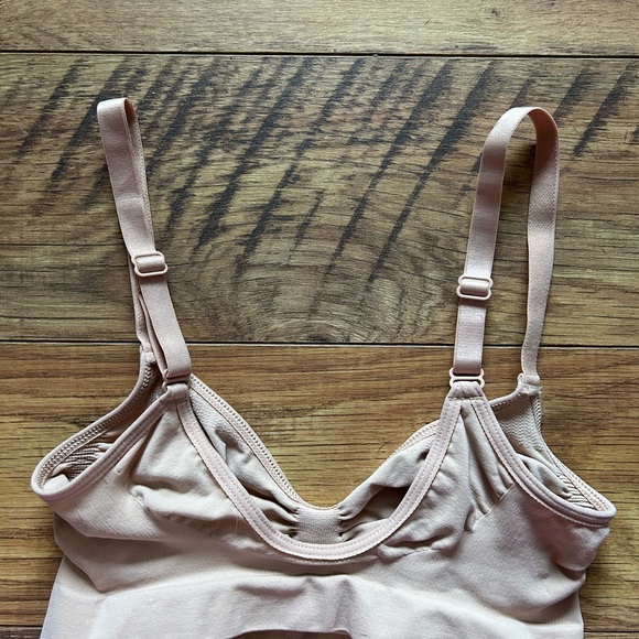 SKIMS seamless sculpt bra - Picture 2 of 4